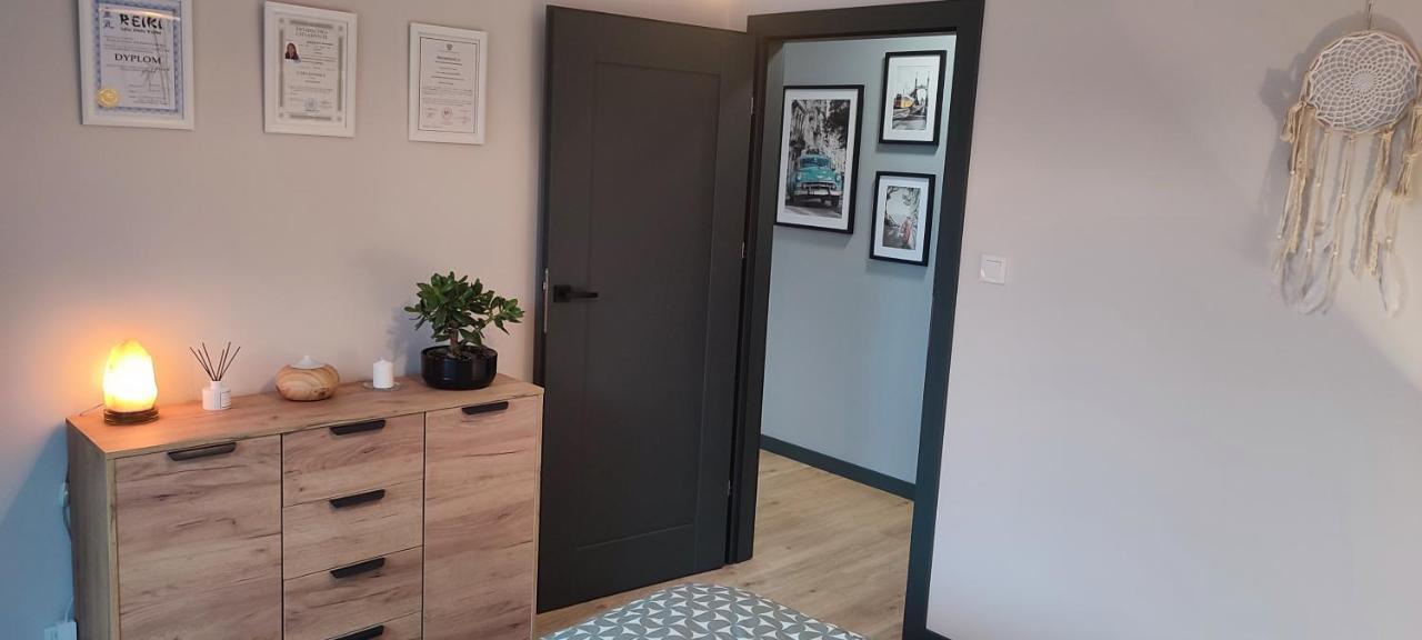 Apartment 4 *