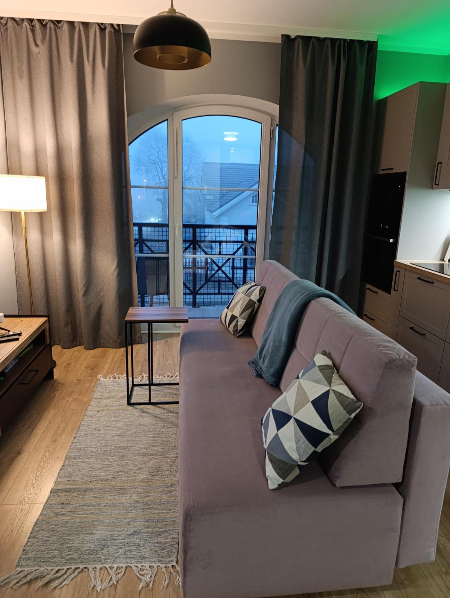 Apartment 4 *